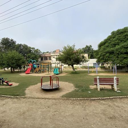 Homestays Ludhiana Exteriör bild